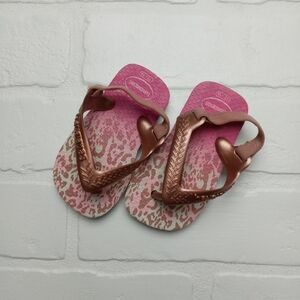 havaianas girls size 4 gold pink and cheetah pattern flip flops white bottoms
